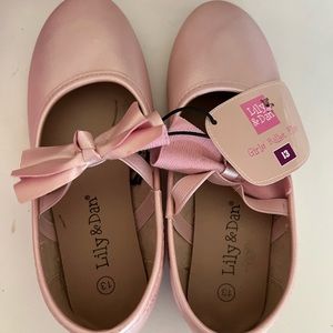 Girls ballet flats NWT (size 13 little kids)